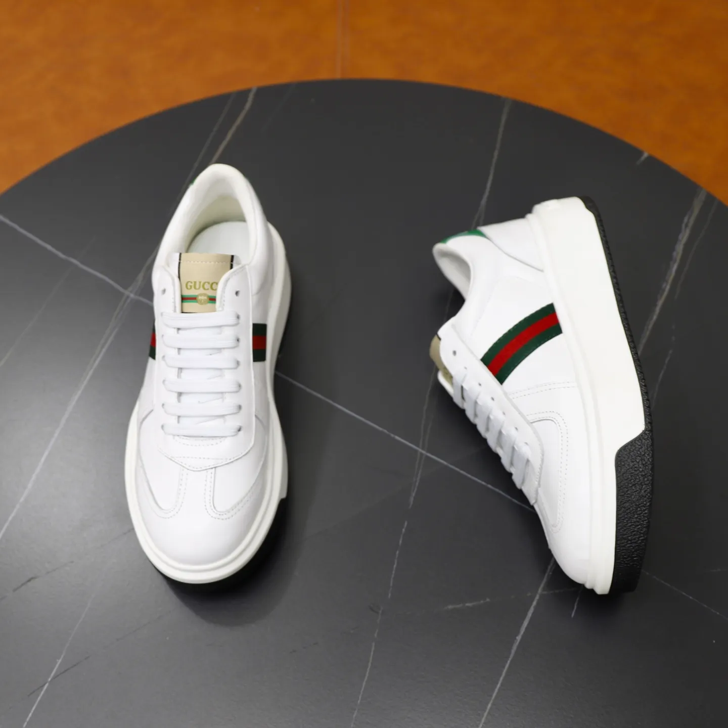 Ex-factory price: 462💰🙅‍♂️🙅‍♂️🙅‍♂️ Brand: GUCCI Standard code: 38-44 (45 customized) Grade: Same as the official website Material: Original material splicing Comfortable and breathable lining Lightweight and wear-resistant sports outsole Style category: Men's fashionable casual shoes Running sneakers Distinguished luxury brand elements Top luxury Color: actual picture color